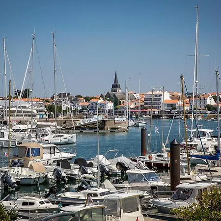 Port De Plaisance A Tribord, 50 M De La * Saint-Gilles-Croix-de-Vie